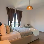 Villa Luxury- By Guide