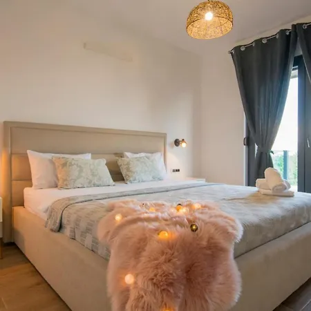 فيلة Luxury- By Guide Grubine