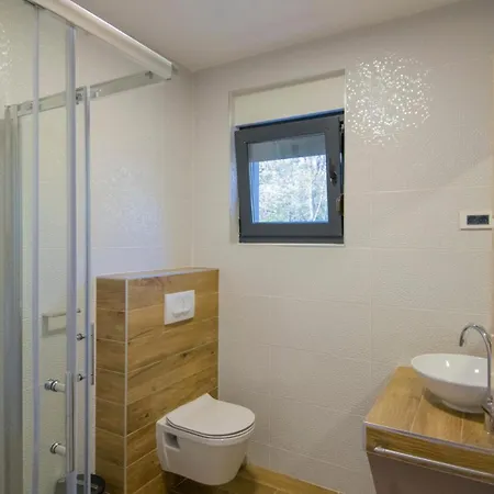Luxury- By Guide * Grubine