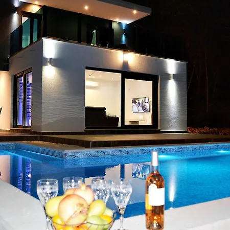 Luxury- By Guide Grubine
