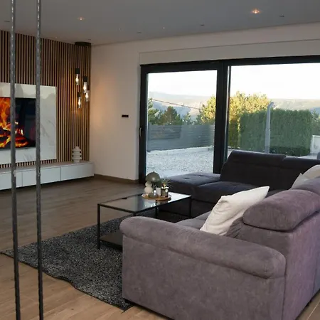 Villa Luxury- By Guide