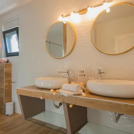 Luxury- By Guide Villa