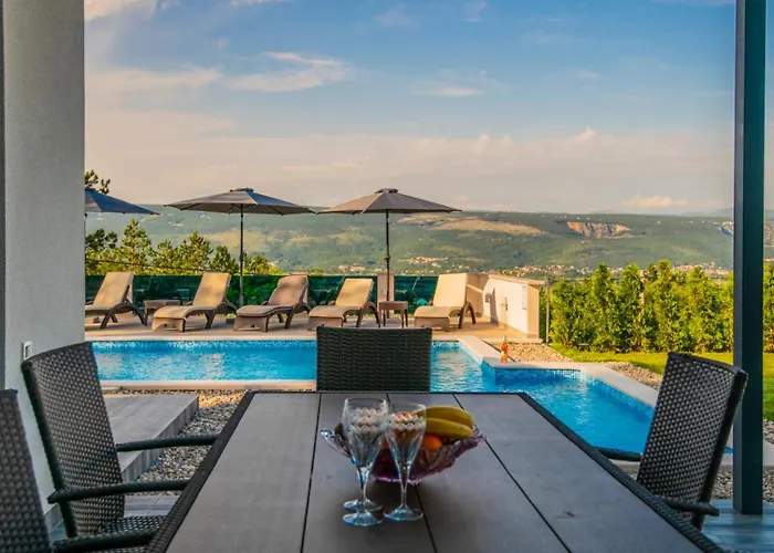 Luxury- By Guide Villa *