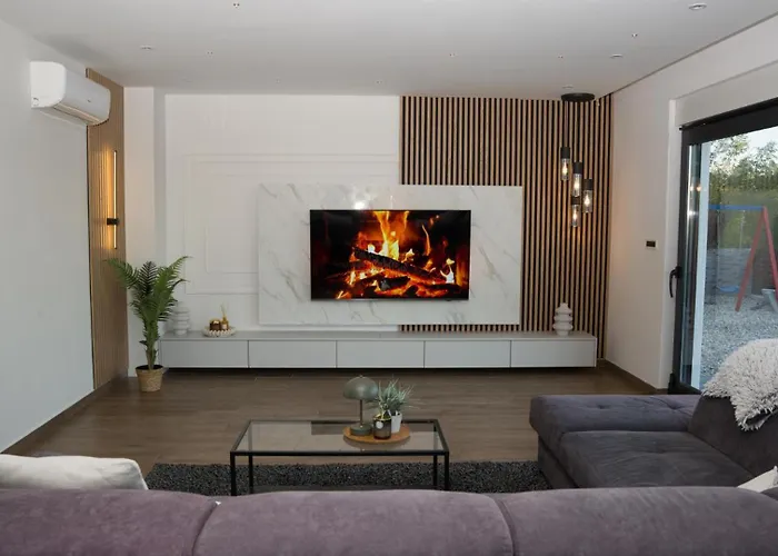 Villa Luxury- By Guide