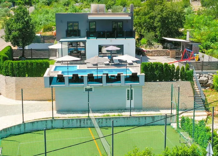 Villa Luxury- By Guide Grubine