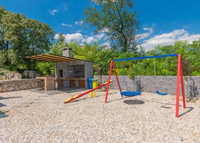 Villa Luxury- By Guide Grubine