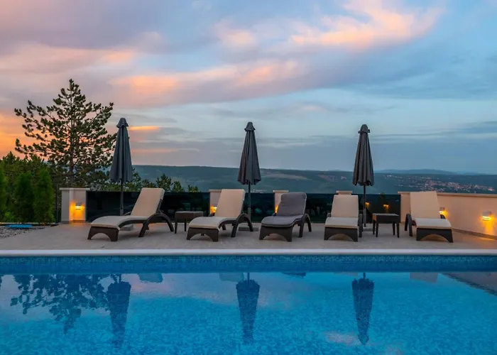 Villa Luxury- By Guide