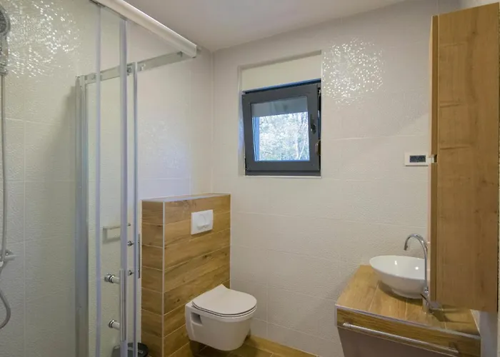 Luxury- By Guide * Grubine