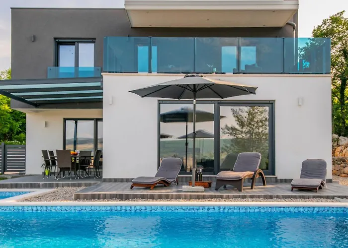 Luxury- By Guide Villa *