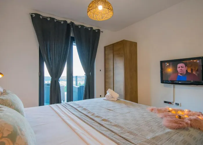 Luxury- By Guide Villa