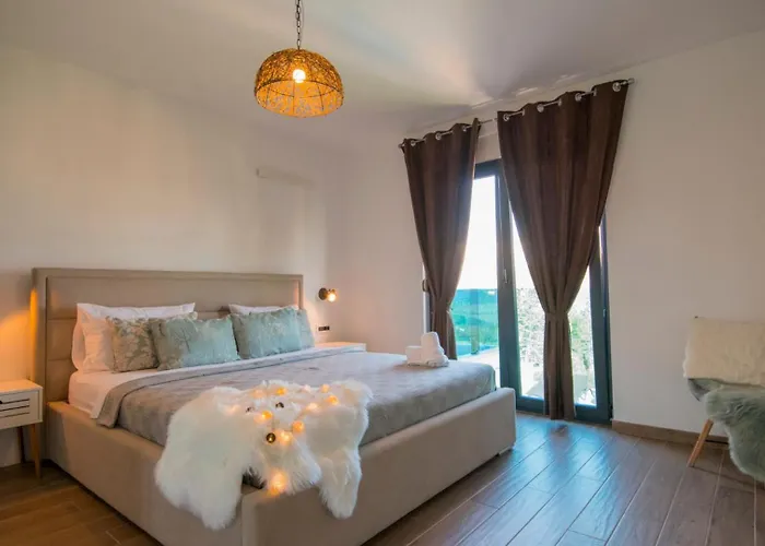 Villa Luxury- By Guide *