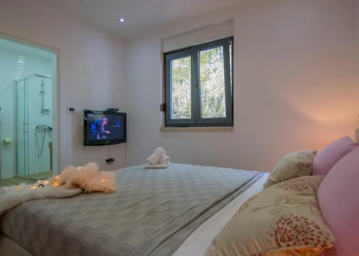 Villa Luxury- By Guide Grubine