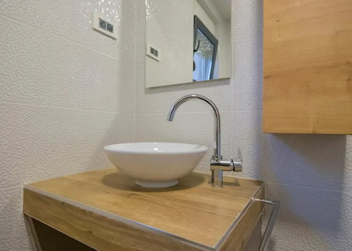 Luxury- By Guide Villa *