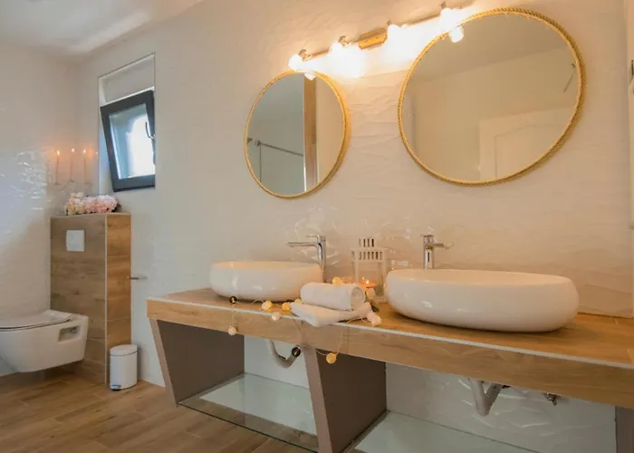 Luxury- By Guide Villa